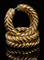 Superior Pair of 18K Yellow Gold Hinged Earrings in a Braided Double Hoop Pattern