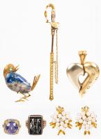 Fine Collection of 14K/18K Yellow Gold Jewelry: Diamond and 14K Gold Heart Shaped Pendant, Two Rings, Two Pins and 18K Pearl Ear