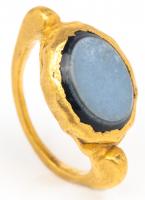 Roman, ca. 2nd Century AD, Solid 22K Gold Ring containing a plain blue on black banded Agate