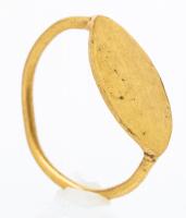 3rd Century Roman, 23K Yellow Gold Ring with Plain Marquee Shaped Face