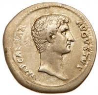 Divus Augustus. Silver Cistophorus (10.80 g), Restitution issue under Hadrian