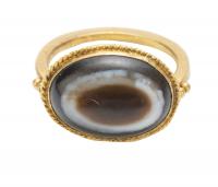 Antique High Karat Gold and Banded Agate Ring, 1st Millennium