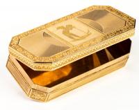 Magnificent 19th Century 18K Yellow Gold Snuff Box of Exceptional Craftsmanship