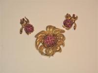 Lady's Colorful 18K Yellow Gold and Pink Sapphire Brooch and Earrings Crafted in Italy