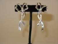 Lady's Sterling Silver Bow Earrings from Tiffany & Co. and Paloma Picasso, 1985, Popular