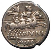 M. Junius Silanus <I>(moneyer)</I>. 145 BC. AR Denarius (19mm, 3.84g) - 2