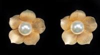 Ladies Beautiful 14K Yellow Gold and Pearl Post Earrings from Italy, Clearly Inspired by Cherry Blossoms. Mint