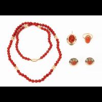 Beautiful 14K Yellow Gold Jewelry all with Coral: Necklace with Gold Beads, Earrings, Pendant and Ring. Great Vintage Pi