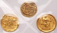 3-Piece lot of ancient and Islamic gold coins.