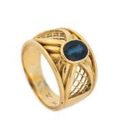 Ladies Beautiful 18K Yellow Gold and 2.25 Carat Sapphire Ring in Superior Pre-Owned Condition.