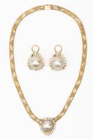 Ladies Elegant 14K Yellow Gold and Mabe Pearl Earrings and Necklace in Superior, Like New Condition.