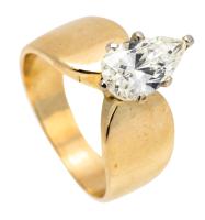 Beautiful Pear Shaped, 1.6 Carat Diamond Solitaire Engagement ring in 14K Yellow Gold