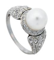 Ladies 1930s Platinum, Diamond and Pearl Ring in Superior Condition, the Natural Pearl Remaining Lustrous and in Mint Condition