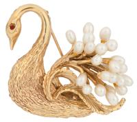 Ladies Elegant, 14K Yellow Gold and Pearl Swan Pin