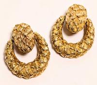 Beautifully Made 14K Yellow Gold Clip-Back Earrings in Mint Condition. Swivel Wreath Suspended by Pine Cone