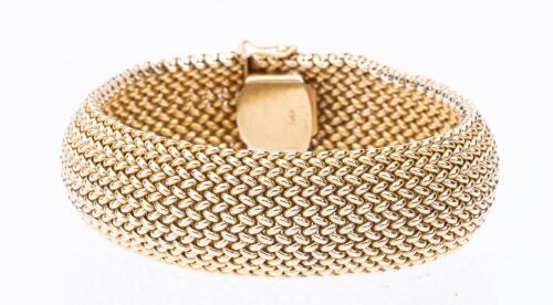 Stylish, Tailored, Ladies 14K Yellow Gold Mesh Bracelet Perfect for Business to Evening Wear.