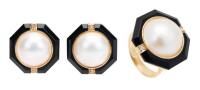 Classic Mabe Pearl Ensemble in 14K Yellow Gold Including Ring and Superb Earrings