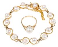 Ladies Beautiful 14K Yellow Gold and Pearl Bracelet and Ring. Exceptional Lustre.