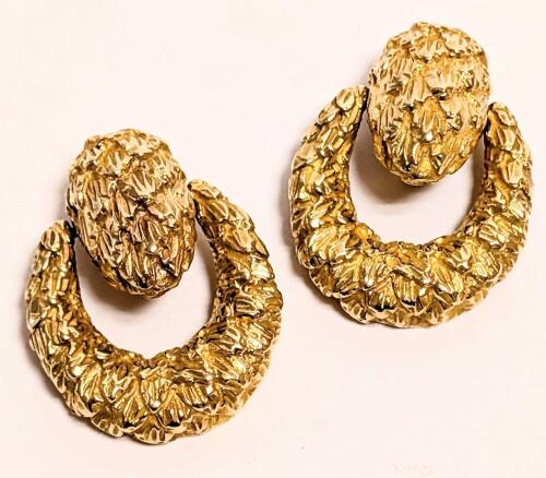 Beautifully Made 14K Yellow Gold Clip-Back Earrings in Mint Condition. Swivel Wreath Suspended by Pine Cone