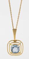 Ladies Beautiful 18K Aquamarine Vintage Pendant