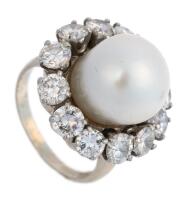 Ladies Beautiful South Sea Pearl and Diamond Ring in 14K White Gold In Superior Condition