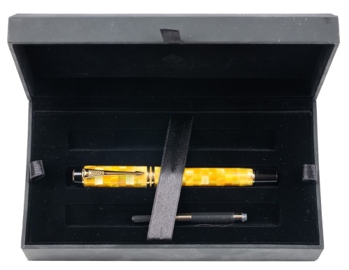 Parker Duofold Citrine Check International Fountain Pen Medium Nib