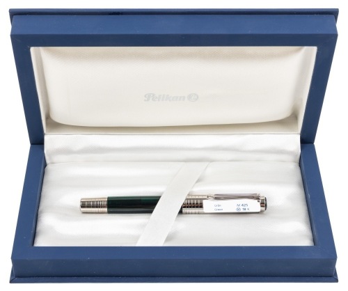 Pelikan M425 Green Fountain Pen Medium 18K Nib