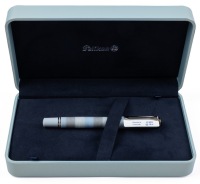Pelikan M620 Grand Places Place De La Concorde Fountain Pen Medium 18K Nib