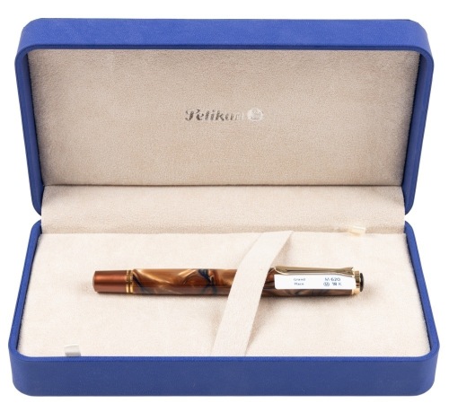 Pelikan M620 Grand Places Grand Place Fountain Pen Medium 18K Nib