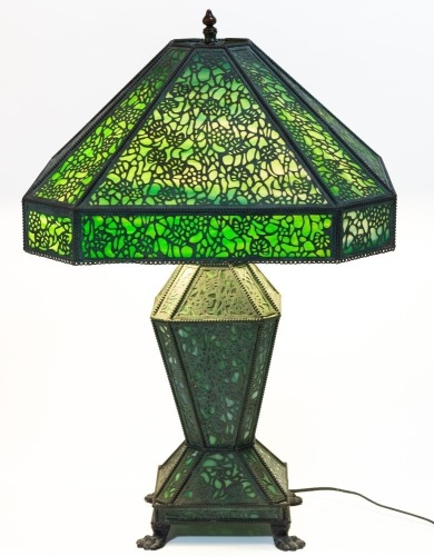 Apollo Arts Green Slag Glass, Table Lamp with a Striking Hour Glass Shaped Pedestal with Pine Cone Pattern Metal Overlay