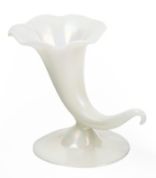 A Steuben Verre de Soie glass cornucopia vase.