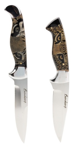 Pair of Outstanding, Ga&Atilde;&copy;tan Beauchamp, Reverse Scrimshaw Knives on Buffalo Horn of a Leopard and Tiger Eyes.