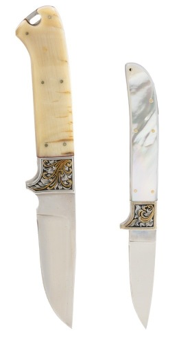 Pair of Pendleton Knives with Outstanding Foliate Details at the Guard in Nickel Silver and Gold Gilt