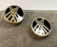 Pair of Button Post Earrings in 14K Yellow Gold and Onyx
