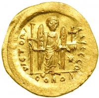 Justinian I, 527-565. Gold Solidus (4.43 g) minted at Constantinople. EF - 2