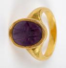 Amethyst Lightning Bolt Signet Ring in 20 Karat Yellow Gold Setting, ca. 2nd Century BC