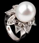 Ladies 14K White Gold, Fine Pearl with Trillion Cut and Brilliant Cut Diamonds